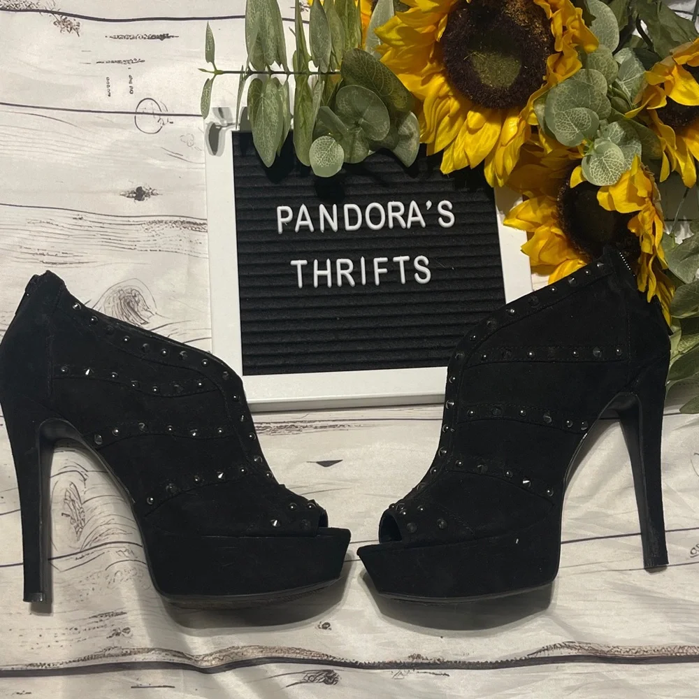 G by Guess Black Studded Heels Size 6.5 Preowned